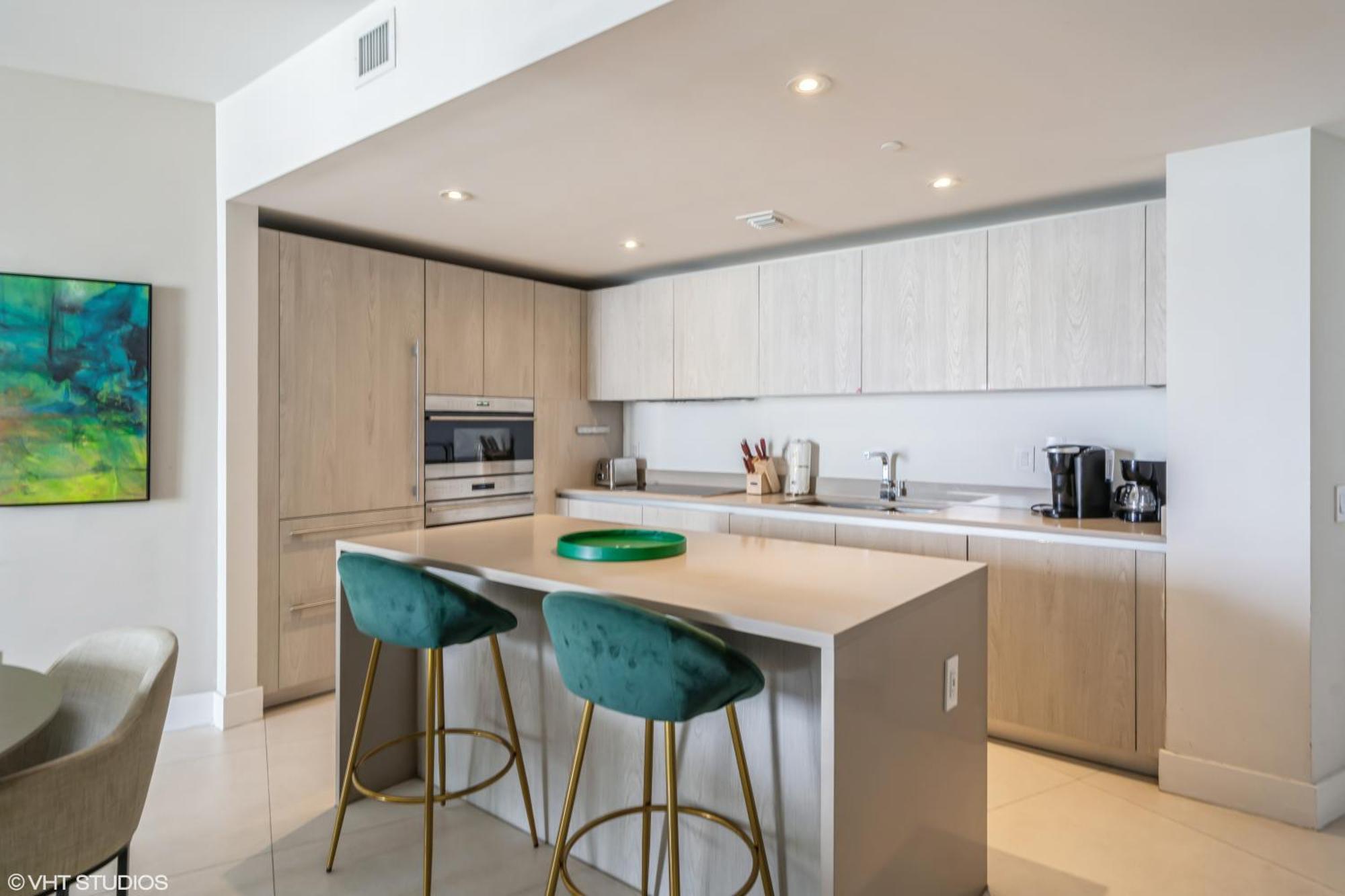Lyfe Building - Private Apts Over The Appartement *