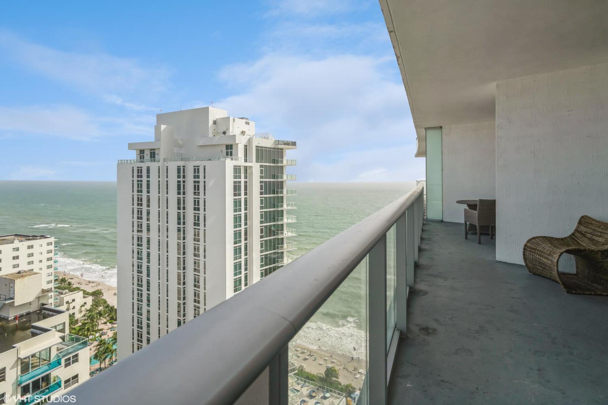 Lyfe Building - Private Apts Over The Appartement *