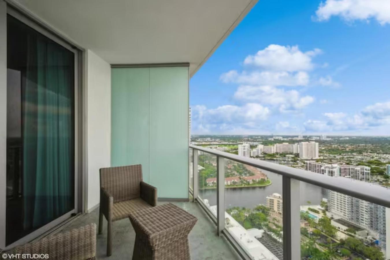 Lyfe Building - Private Apts Over The Appartement